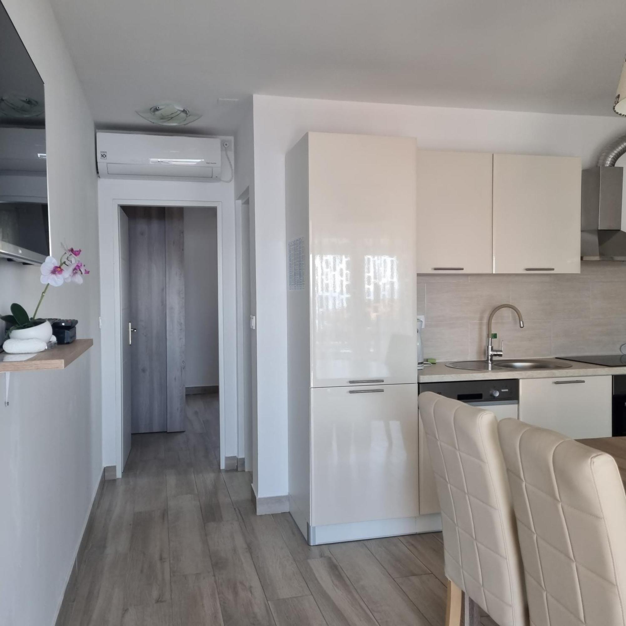 Apartmani Mia I Josip Crikvenica Bagian luar foto
